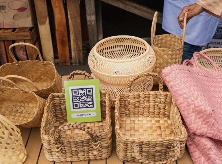 Free QR Code Generator for Marketing with Logo: Complete Guide